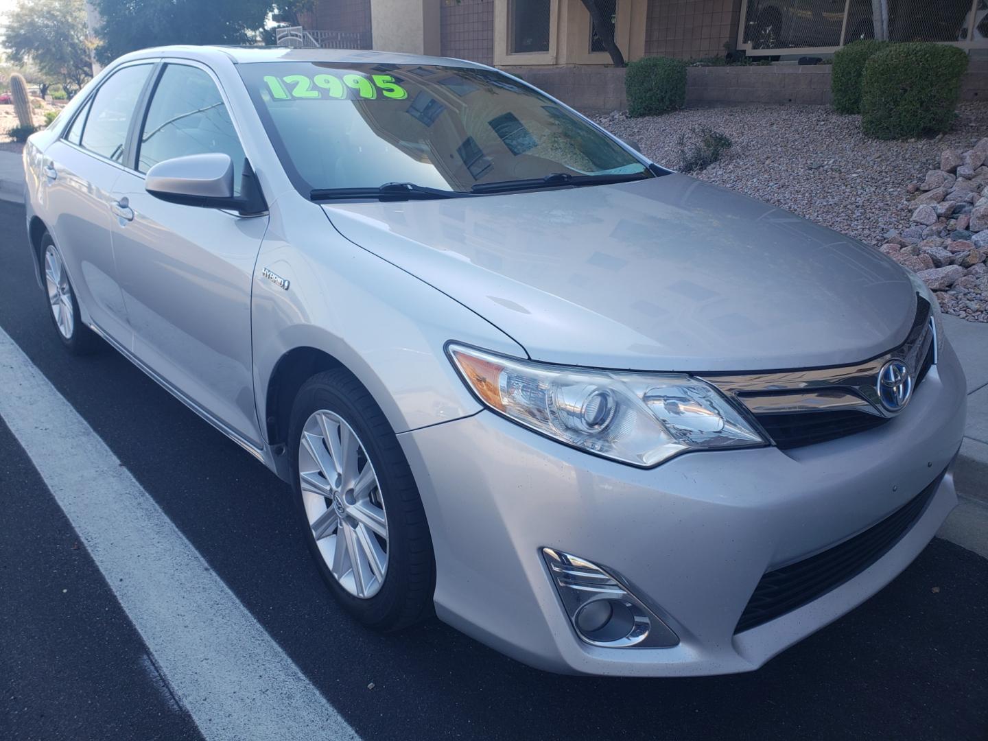 2014 /gray and black Toyota Camry Hybrid lx (4T1BD1FK3EU) with an 3.5L V6 DOHC 24V engine, 5-Speed Automatic transmission, located at 323 E Dunlap Ave., Phoenix, AZ, 85020, (602) 331-9000, 33.567677, -112.069000 - Photo#2
